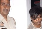 युवक गोरखपुर एक्सप्रेस से रेलवे का सामान लेकर कूदा:ग्रामीणों की सतर्कता से पकड़ा गया, चादर और तकिया कवर बरामद