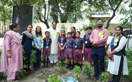 नगर निगम ने स्कूली बच्चों के साथ मनाया वन महोत्सव