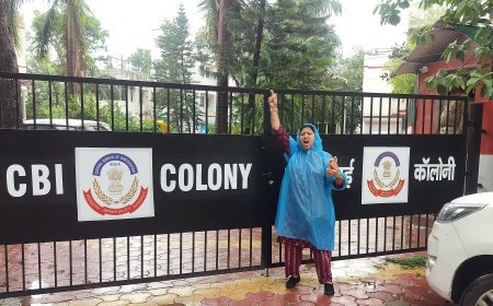 *भारी बारिश के बावजूद उत्तराखंड की महिलाओं और आंदोलनकारियों ने किया सीबीआई कार्यालय की तालाबंदी, अंकिता भंडारी मामले में उठाए तीखे सवाल*
