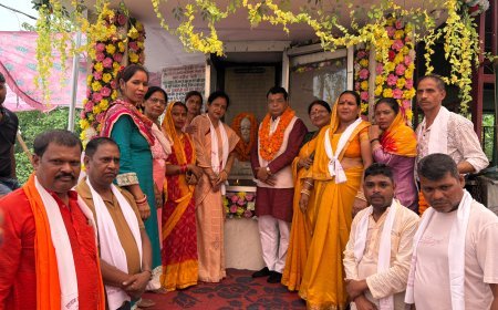 संत शिरोमणि कबीर दास की जयंती पर विधायक शिव अरोरा ने  रमपुरा में उनकी प्रतिमा पर  किया माल्यार्पण