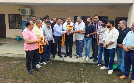 रुद्रपुर से स्थानांतरण पर राज्य कर उपायुक्त विनय ओझा को व्यापारियों ने दी भावभीनी विदाई