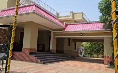 गुरुग्राम के फार्म हाउस पर जुआ रैकेट का भंडाफोड़:18 जुआरी गिरफ्तार, लाखों के चिप्स और ताश के पत्ते बरामद