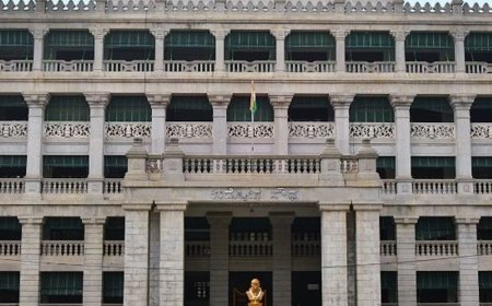 भास्कर अपडेट्स:कर्नाटक लोक सेवा आयोग के चेयरमैन साहूकार निलंबित, राज्यपाल ने सुप्रीम कोर्ट से जांच की सिफारिश की