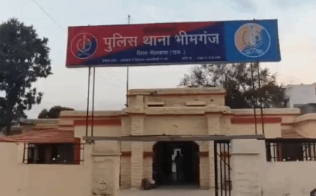 चोरी की वारदात में शामिल मां बेटे सहित 3 गिरफ्तार:दिन में रेकी के बाद रात को चोरी करते थे, मां चोरी के गहने बेचने में मदद करती थी
