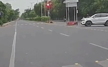 फरीदाबाद में गाड़ियों के एक्सीडेंट का VIDEO:रेड लाइट पर स्कॉर्पियो ने कीया सेल्टोस को मारी टक्कर, तीन गाड़ियां क्षतिग्रस्त, ड्राइवरों की बची जान