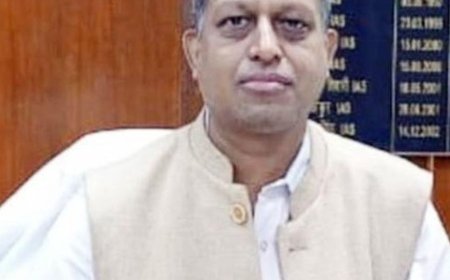 प्रशासनिक लापरवाही पर डीएम की कार्रवाई:एसडीएम के बाद अब तहसीलदार भी हटाए गए, जिला मुख्यालय से जोड़ा