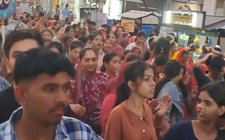 121-फीट लंबे रस्से से भक्तों ने खींचा जगन्नाथ का रथ:'हरे रामा, हरे कृष्णा' की गूंज रही, शहरवासियों ने बरसाए फूल