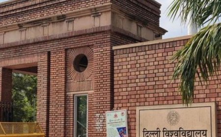 डीयू में बढ़ेगा हिंदी का दायरा:कामकाज के लिए जारी हुए सख्त निर्देश