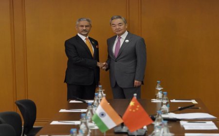 Jaishankar-Wang Yi Meeting: सीमा पर शांति के बिना सामान्य नहीं होंगे रिश्ते, जिनपिंग के मंत्री को सामने बिठा जयशंकर ने दिया साफ संदेश