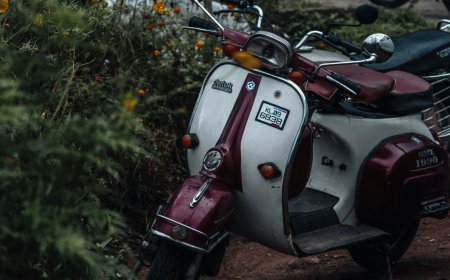 बजाज ऑटो की पहली Electric Motorcycle पहले Foreign Market में होगी लॉन्च, Chetak EV का प्रोडक्शन भी बढ़ाएगी कंपनी