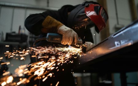 Mobile Manufacturing का हब बना भारत, 99% मोबाइल अब 'Made in India', 12 साल में उत्पादन 7 गुना बढ़ा
