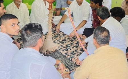 झज्जर हादसे में जान गंवाने वालों के घर पहुंचे दीपेंद्र-हुड्डा:परिवार से मिलकर शोक व्यक्त किया; लाठीचार्ज पर पुलिस को क्रूर बताया