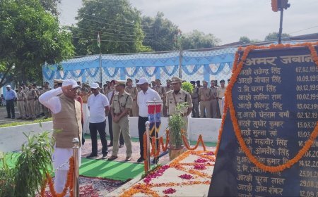 विधायक शिव अरोरा ने कारगिल विजय दिवस पर  पुलिस लाइन स्थित विजय स्मारक पर वीर शहीदों को भावभीनी श्रद्धांजलि अर्पित कर अदम्य साहस, शौर्य को किया नमन*