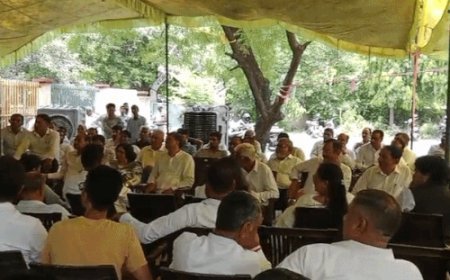 रेवाड़ी में आज फिर हड़ताल पर बैठेंगे अधिवक्ता:मुंशी और क्लर्क भी हो सकते हैं शामिल; SDM के ट्रांसफर की मांग