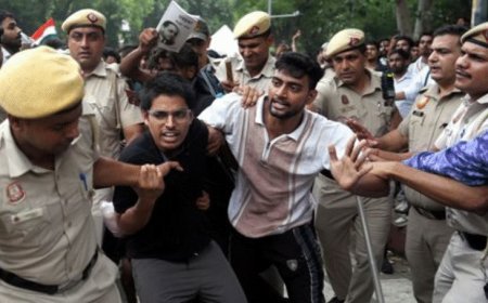 संसद मार्च में पुलिस एक्शन के खिलाफ सुनवाई कल:सुप्रीम कोर्ट में 2 याचिकाएं पहुंचीं; पुलिस पर जरूरत से ज्यादा बल प्रयोग का आरोप