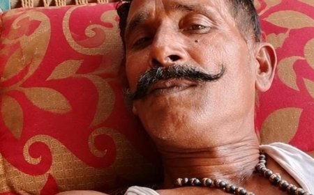 खाई में मिला अधेड़ का शव, हत्या का आरोप लगाया:हमीरपुर पुलिस बोली- शराब के नशे में गिरने से हुई मौत, पोस्टमार्टम रिपोर्ट का इंतजार