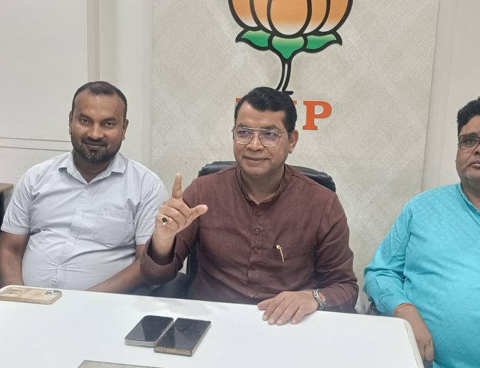 विधायक शिव अरोरा बोले वर्षो से जर्जर पढ़ी बिंदुखेड़ा मार्ग कि 4 करोड़ की लागत से बदलेगी सूरत, छतरपुर शांति बिहार मार्ग का निर्माण जल्द होगा आरम्भ*