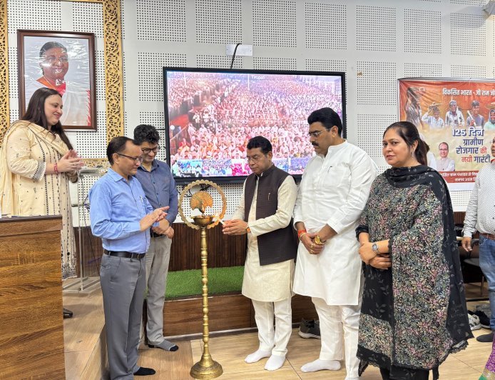 विधायक शिव अरोरा ने विकसित भारत जी रामजी योजना (VB-G RAM G ) का विकास भवन मे कार्यक्रम के माध्यम से किया शुभारम्भ*