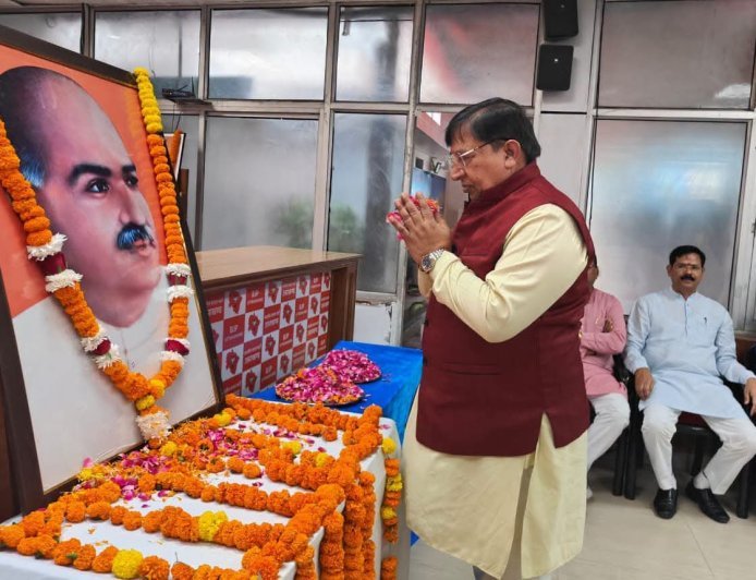 भाजपा परिवार ने डॉ मुखर्जी को उनकी 125 वीं जयंती पर दी भावभीनी वैचारिक श्रद्धांजलि!*