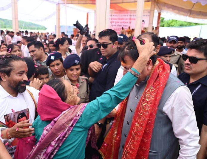 धामी जनता की पसंद के चेहरे, तिवारी सम्मानित नेता, लेकिन सलेक्टेड: चौहान