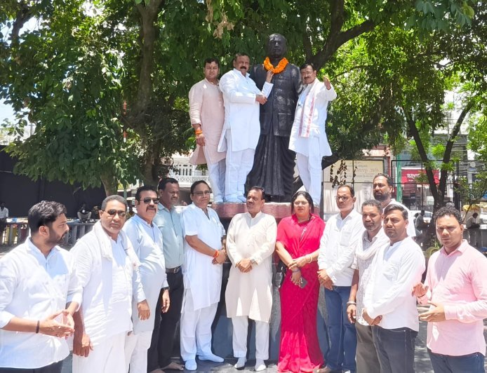 भाजपा ने मनाई डॉ. श्यामा प्रसाद मुखर्जी की जयंती, प्रतिमा पर माल्यार्पण कर किया पौधरोपण