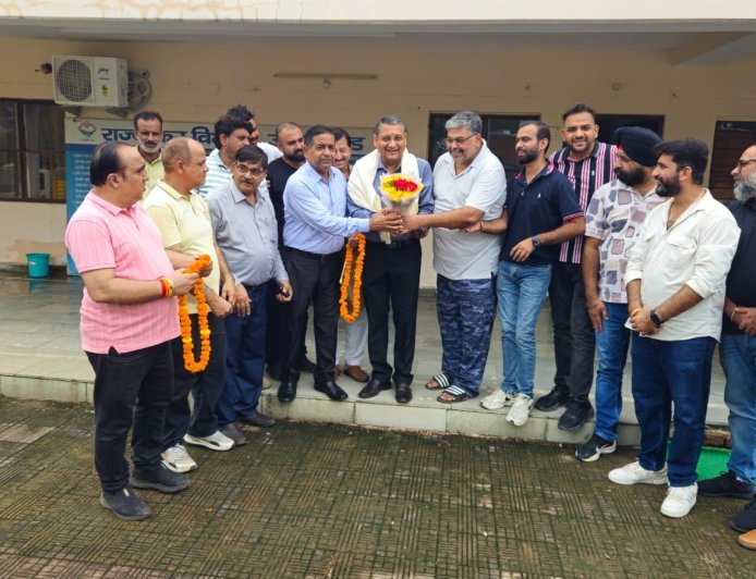 रुद्रपुर से स्थानांतरण पर राज्य कर उपायुक्त विनय ओझा को व्यापारियों ने दी भावभीनी विदाई