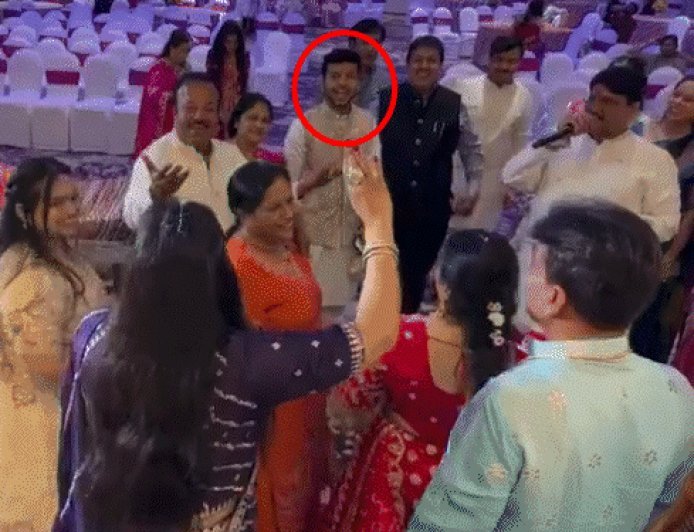 सिया-केतन के प्री-वेडिंग फंक्शन का VIDEO:'बस आज की रात है जिंदगी' गाने पर झूमा था परिवार; आरोपी चेतन को फिर किला ले जाया गया