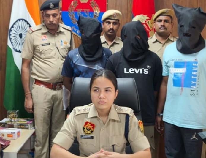 फतेहाबाद पुलिस ने पकड़ा 5 हजार का इनामी बदमाश:शराब के ठेकों पर हुई लूट का खुलासा, पंजाब के दो आरोपी भी अरेस्ट