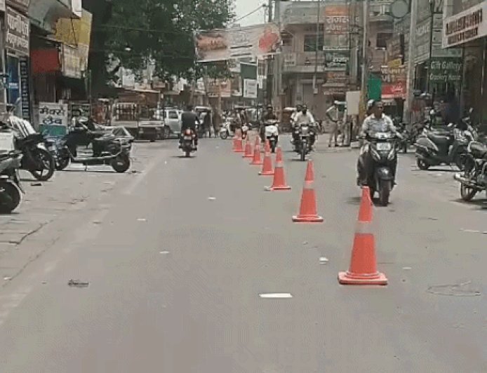 फतेहाबाद के बाजारों में होगा वन-वे ट्रैफिक सिस्टम:हंस मार्केट से जवाहर चौक तक रखवाए गए ट्रैफिक कोन, पुलिस करेगी निगरानी