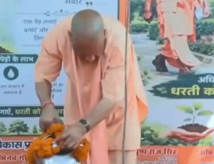 ताल रिंग रोड पर रोपे गए 500 पौधे:CM योगी ने मौलश्री का पौधा रोपा; बोले-वनों से ही नदियां रहेंगी सदानीरा