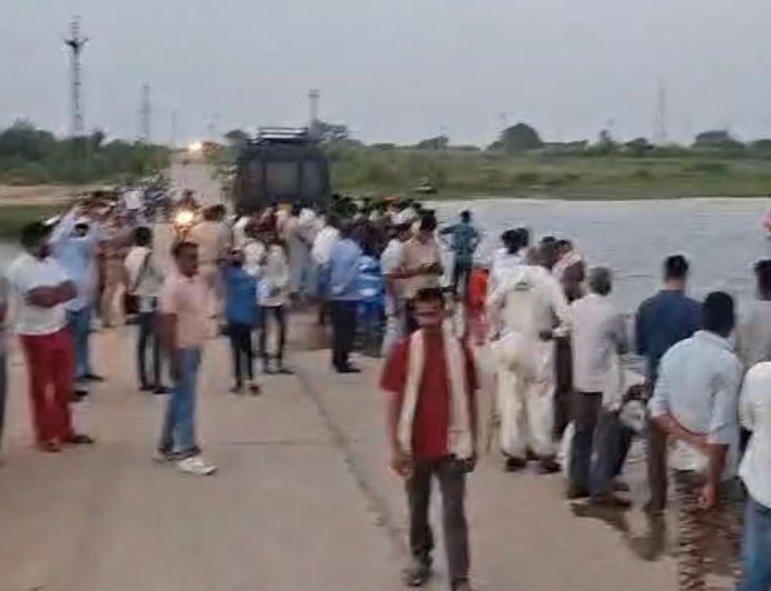 पार्वती नदी में मिला टीचर का शव:ड्यूटी के बाद घर लौटते समय रपट पार करते समय बह गए थे