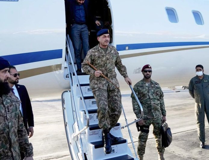 Pakistan में अजब फैसला! Army Chief आसिम मुनीर अब देश की Population पर भी लगाएंगे लगाम