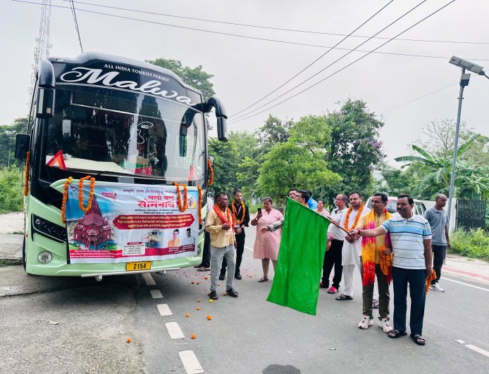 अपर जिलाधिकारी पंकज उपाध्याय ने श्रद्धालुओं को हरी झंडी दिखाकर सोमनाथ स्वाभिमान यात्रा के लिए किया रवाना*