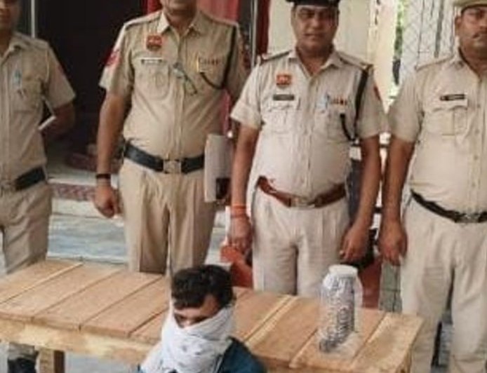 पलवल में भाई ने भाई को अवैध कट्टे संग पकड़वाया:रसोई में छुपाया था देसी कट्टा, पुलिस ने छापेमारी करके किया बरामद