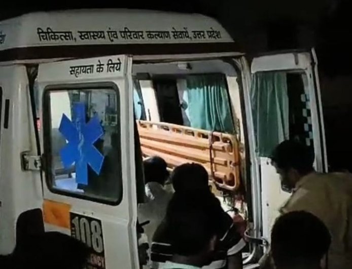 बस्ती में अज्ञात वाहन की टक्कर से मजदूर की मौत:काम कर लौट रहे साथी गंभीर घायल, पुलिस जांच में जुटी