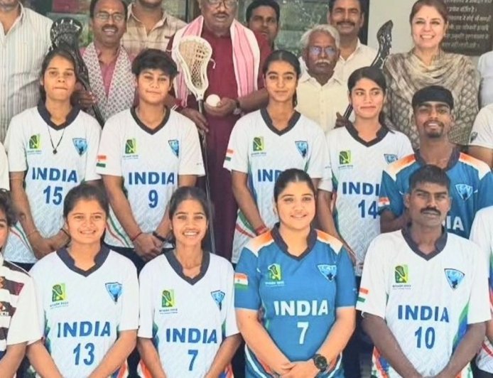 लेक्रोज खिलाड़ियों से मिले केंद्रीय जनजाति मंत्री:उदयपुर दौरे पर आए दुर्गादास; इराक में चोट लगने पर भी जीता था स्वर्ण पदक