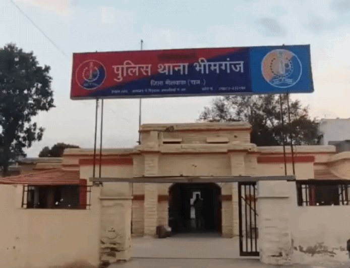 चोरी की वारदात में शामिल मां बेटे सहित 3 गिरफ्तार:दिन में रेकी के बाद रात को चोरी करते थे, मां चोरी के गहने बेचने में मदद करती थी
