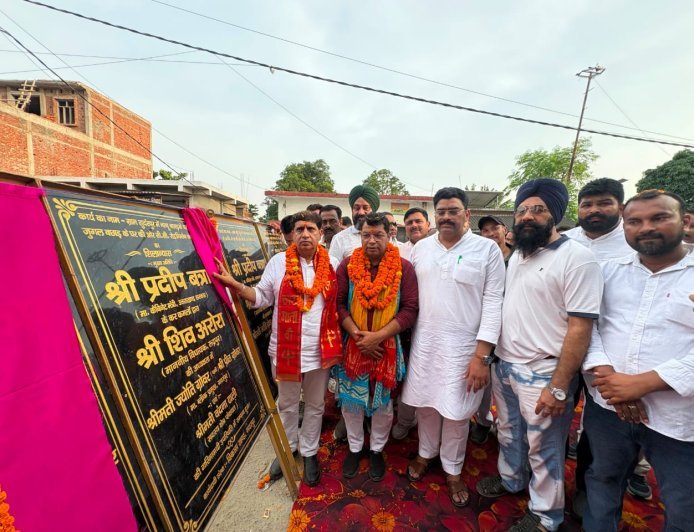 प्रभारी मंत्री प्रदीप बत्रा ने सुंदरपुर मे विधायकनिधि के विभिन्न विकास कार्यों के लोकार्पण शिलान्यास कर जनता को किया समर्पित*