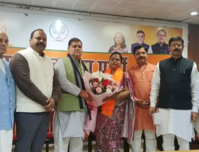 कांग्रेस को बड़ा झटका: महिला जिलाअध्यक्ष समेत कई जनप्रतिनिधि भाजपा में शामिल!*