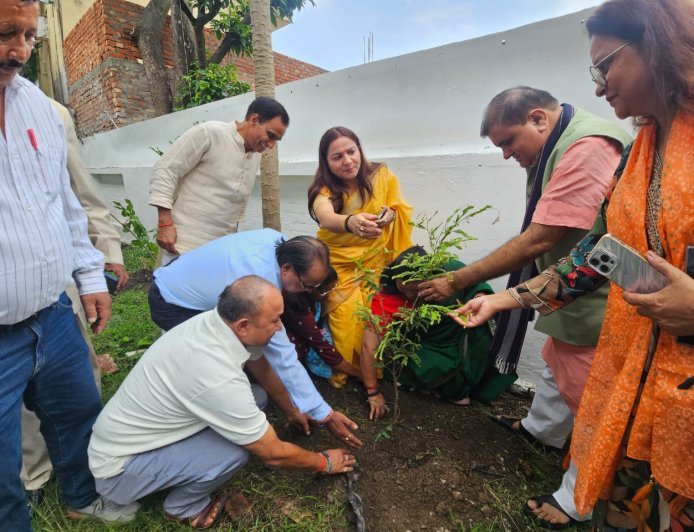 *नई पीढी के लिए मिलकर करें, हरे भरे उत्तराखंड का निर्माण : भट्ट*