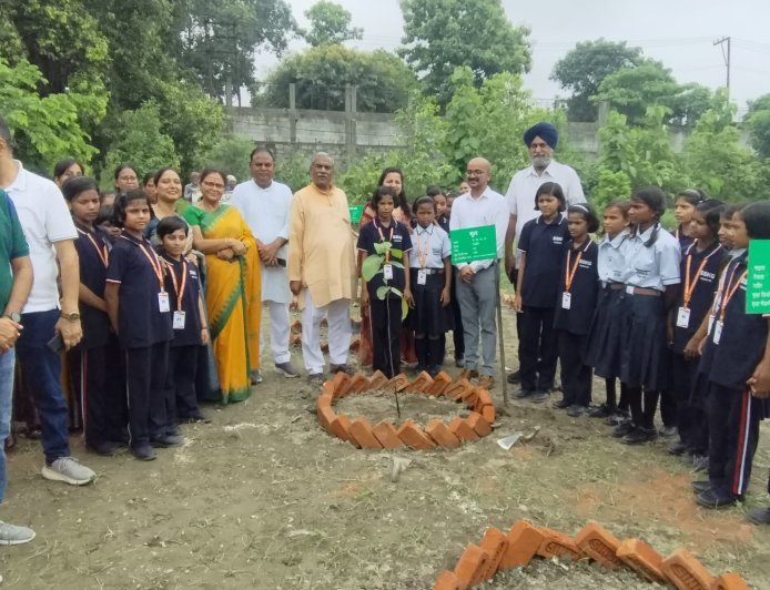 हरेला पर्व पर नवग्रह वाटिका में हुआ वृक्षारोपण, हरित उत्तराखंड का लिया संकल्प