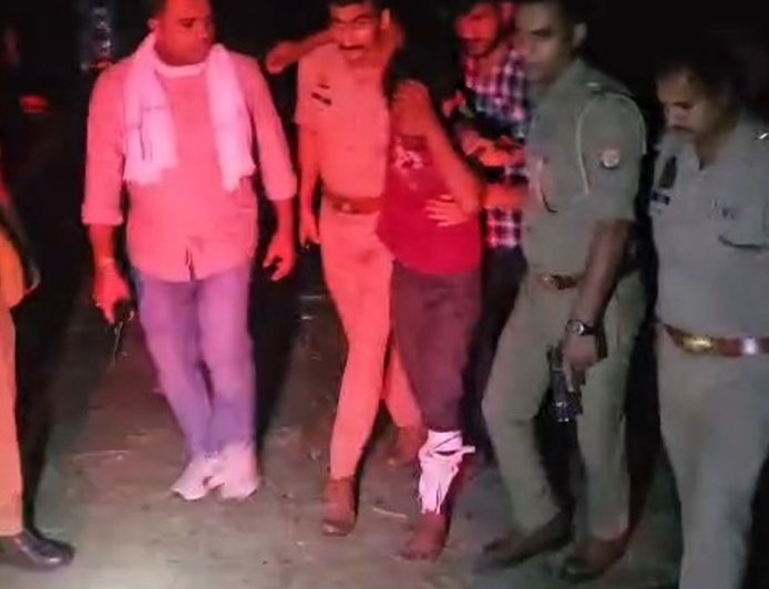 गोंडा में पुलिस से मुठभेड़ में तीन चोर गिरफ्तार:दो बदमाशों के पैर में गोली लगी, CCTV में कैद हुए थे आरोपी