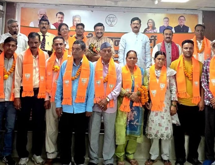 लगातार दूसरे दिन बड़ी संख्या में जनप्रतिनिधियों और सामाजिक कार्यकर्ताओं ने थामा भाजपा का दामन!*