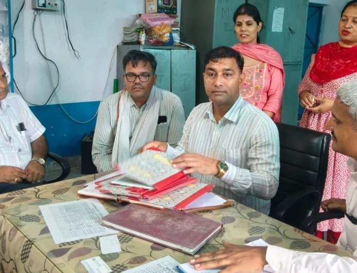 पलवल के 2 सरकारी स्कूलों में सीएम फ्लाइंग की रेड:प्रिंसिपल और टीचर मिले गैरहाजिर, मिड-डे-मील में भी अनियमितताएं मिली