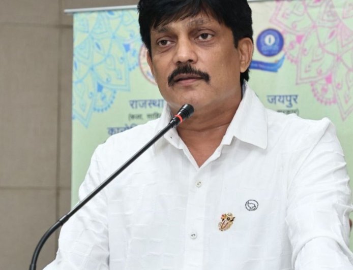 RAS अफसर ने लिखा-बच्चों के प्रोटेस्ट को बदनाम मत करो:इनको तो डिमांड करना भी नहीं आता; पेपरलीक करने वालों को 7 दिन में फांसी दी जाए