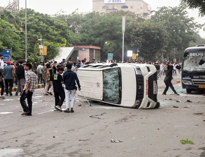 जंतर-मंतर के मुखौटों के पीछे का सच !