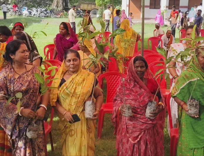हरेला पखवाड़े के अंतर्गत सेवा संकल्प फाउंडेशन का हरित संकल्प: गीता धामी के निर्देशन में वृक्षारोपण एवं पौध वितरण कार्यक्रम आयोजित*