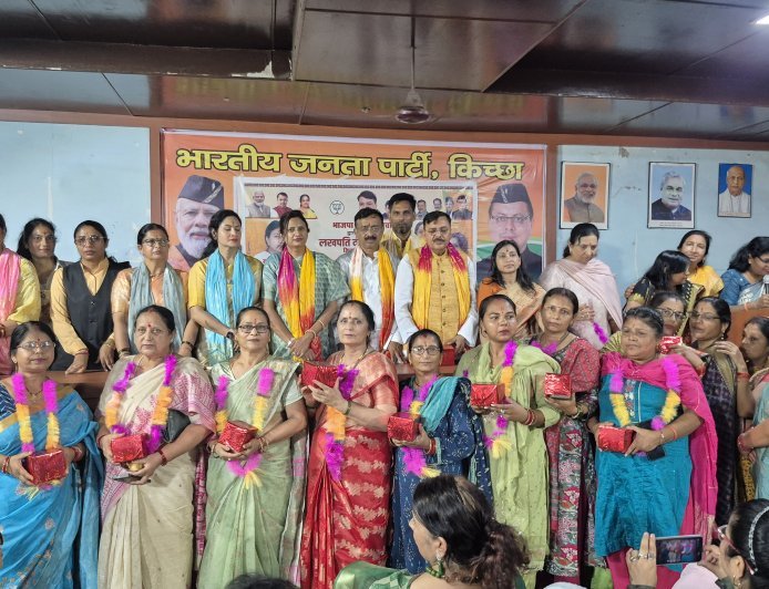 लखपति दीदी सम्मेलन एवं सम्मान समारोह में 20 लखपति दीदी सम्मानित