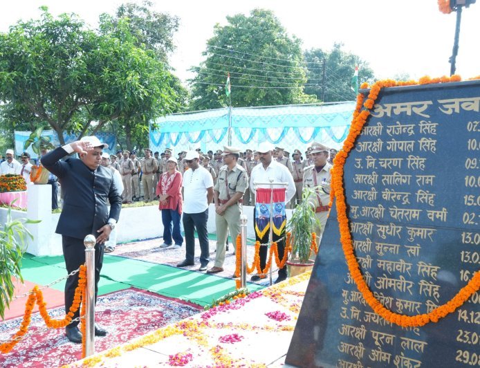 27वां कारगिल विजय दिवस शौर्य दिवस के रूप में पुलिस लाइन स्थित शहीद स्मारक स्थल मे श्रद्धापूर्वक मनाया गया