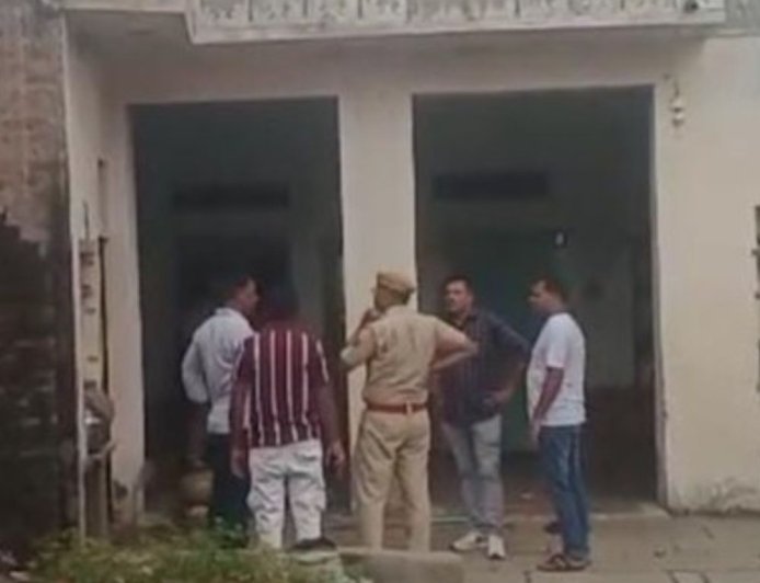 घर में फंदे पर मिला मासूम का शव:पिता बोले- पड़ोसियों ने की हत्या, सुसाइड दिखाने का प्रयास किया जा रहा